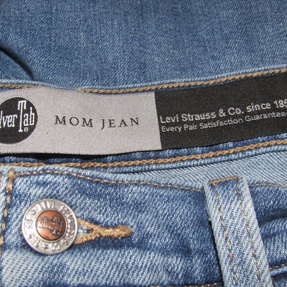 Levi’s SILVERTAB Mom Jean High Rise Medium Wash Jeans Size 28 - Picture 5 of 6